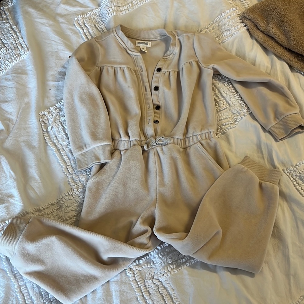 Gymboree 2t cream velour jumpsuit